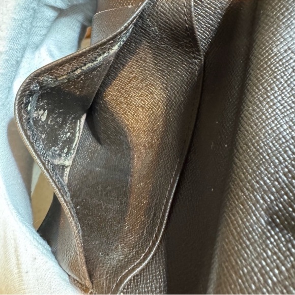 Louis Vuitton
Vintage 1999 French Purse damier pattern wallet preloved - Picture 13 of 13